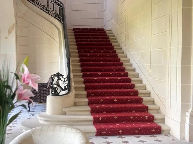 Manoir - 5 900 m² - 85 pièces