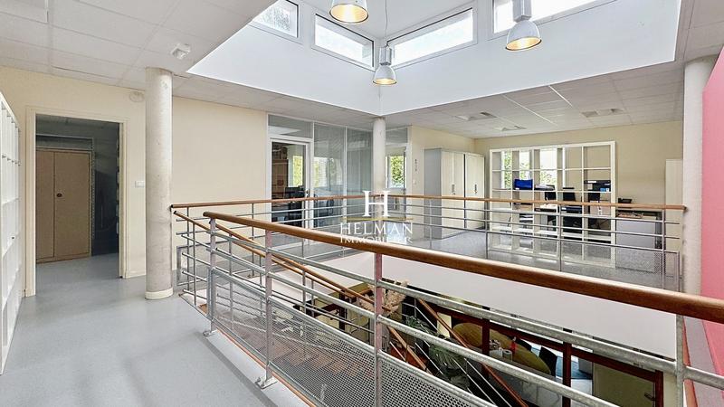 Bureau - 302 m²
