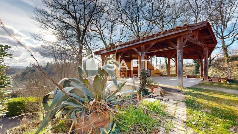 Maison - 233 m² - 7 pièces