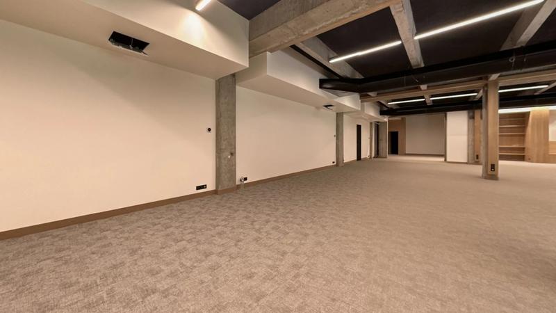 Local commercial - 711 m²