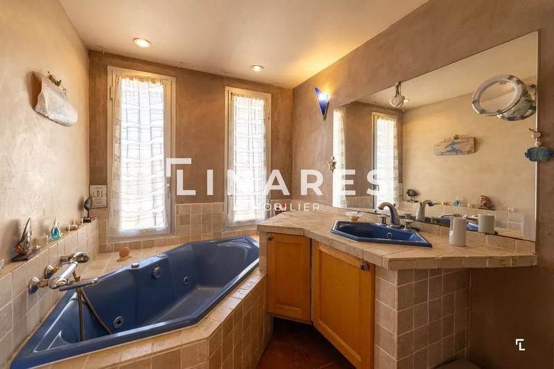 Villa - 196 m² - 6 pièces