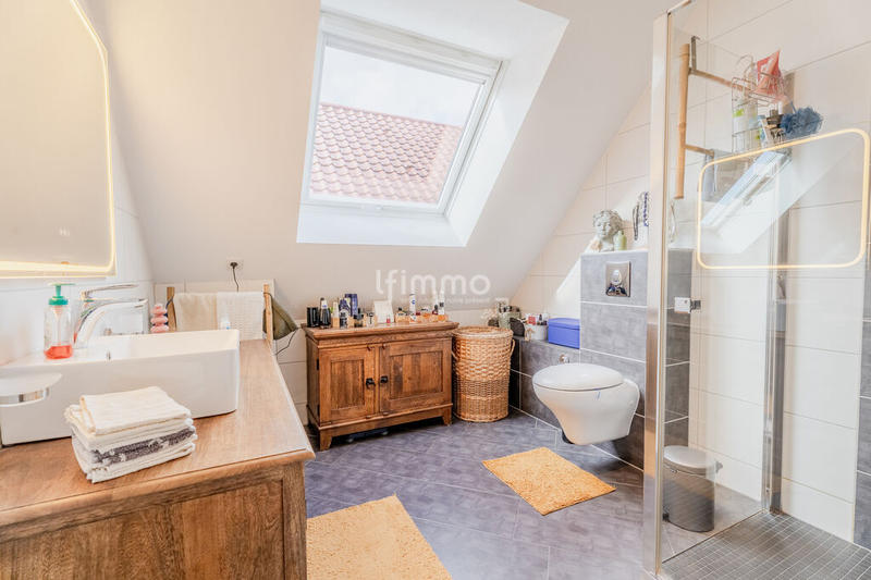 Maison - 216 m² - 6 pièces