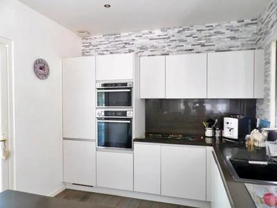 Maison - 220 m² - 8 pièces