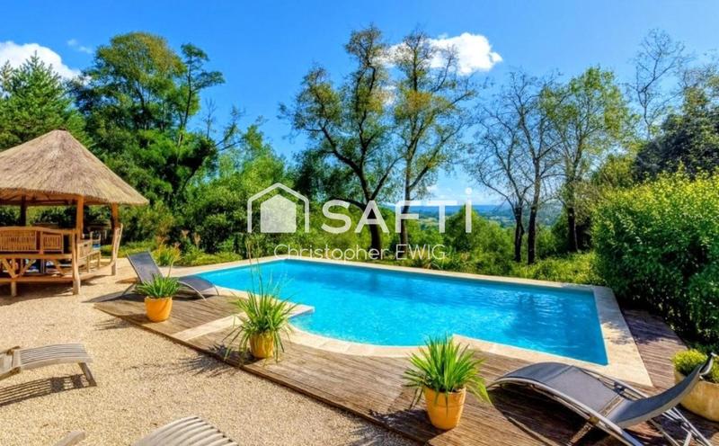 Maison - 200 m² - 6 pièces