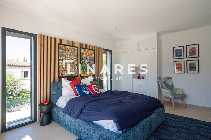 Maison - 230 m² - 5 pièces