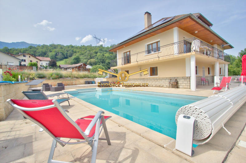 Maison - 215 m² - 7 pièces