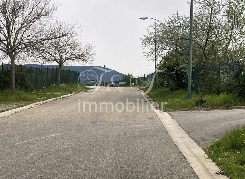 Entrepôt - 2 100 m²