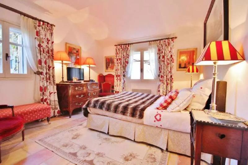 Villa - 300 m² - 7 pièces