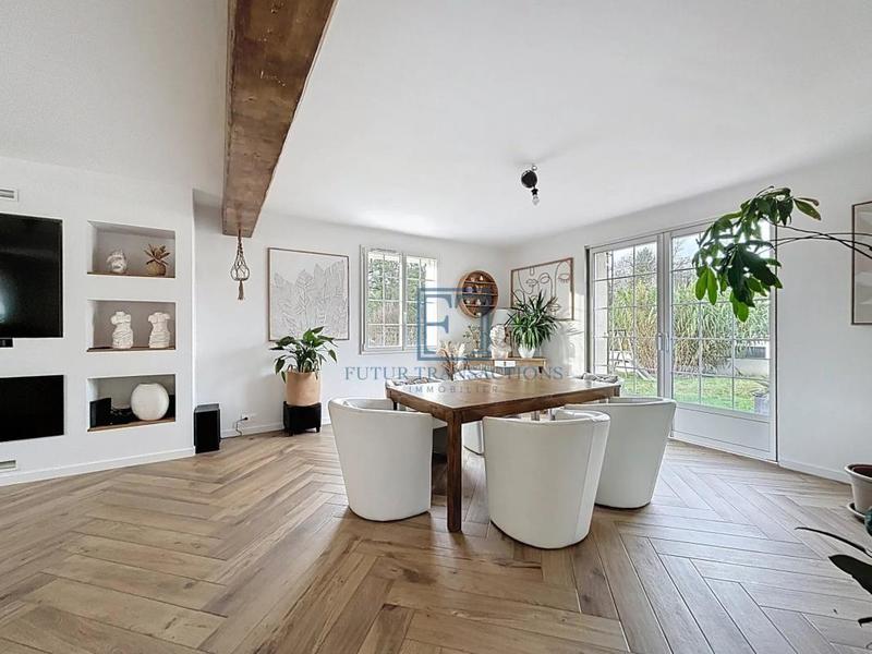 Maison - 211 m² - 9 pièces