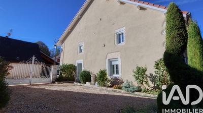 Maison - 240 m² - 7 pièces