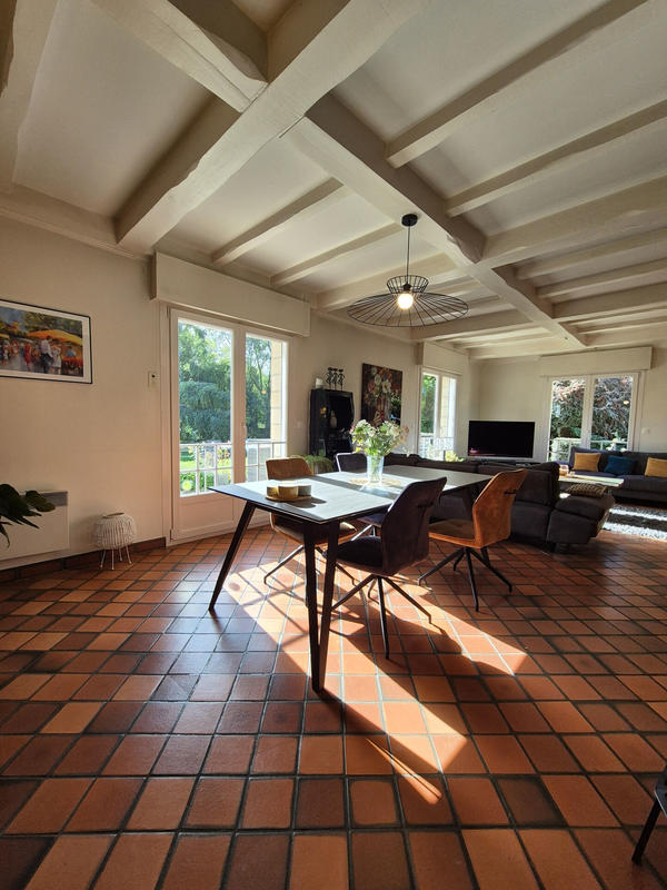 Maison - 180 m² - 8 pièces