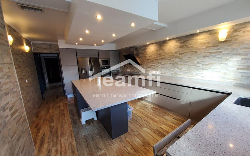 Villa - 183 m² - 6 pièces