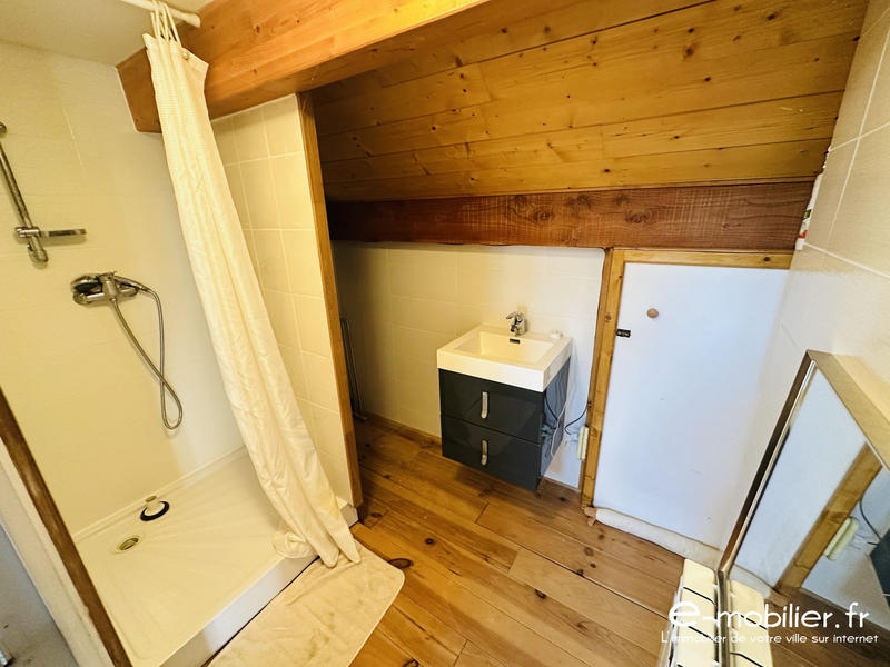 Maison - 223 m² - 8 pièces