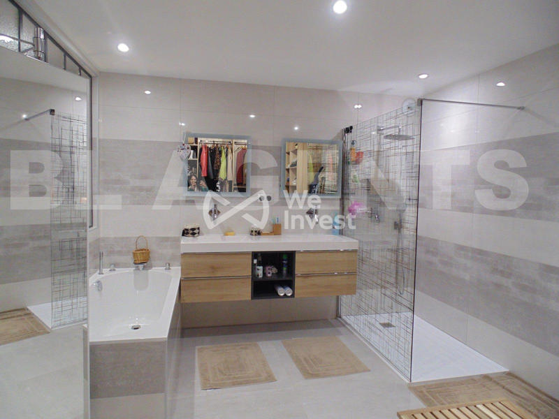 Maison - 327 m² - 10 pièces