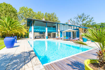 Maison - 300 m² - 7 pièces