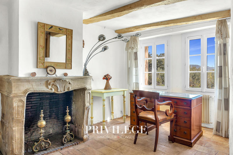 Propriété - 640 m² - 18 pièces