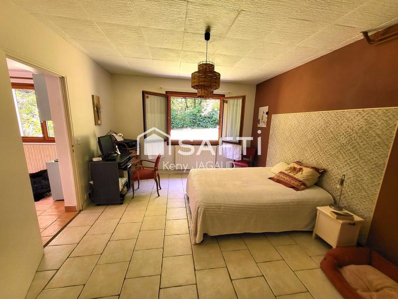 Maison - 211 m² - 8 pièces