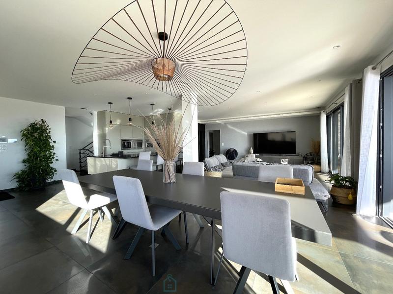 Villa - 318 m² - 7 pièces