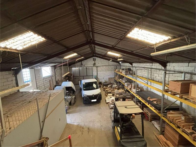 Local d'activités - 237 m² - 4 pièces