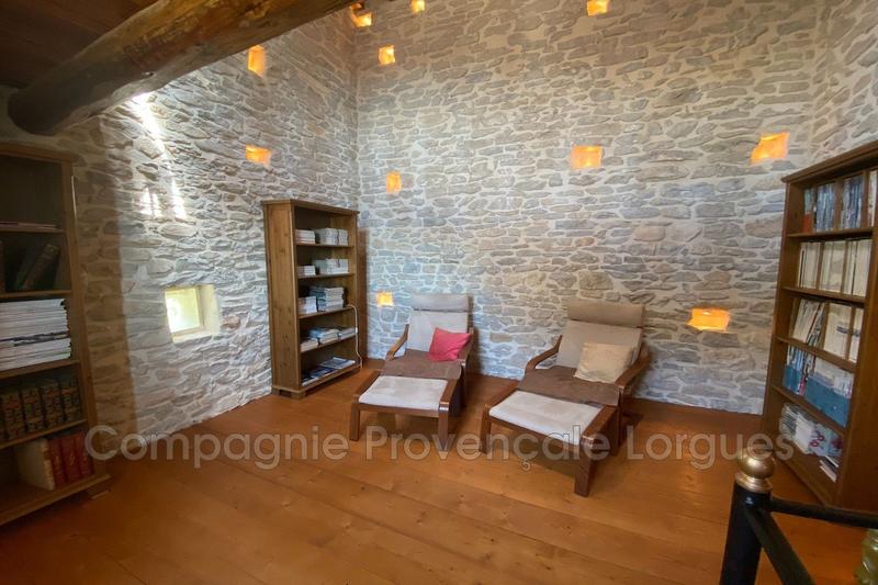 Maison - 1 150 m² - 25 pièces