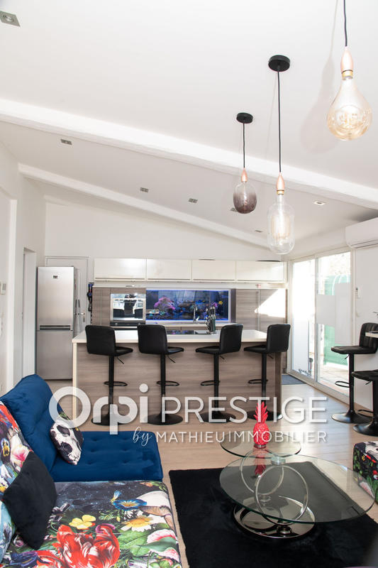 Villa - 201 m² - 9 pièces