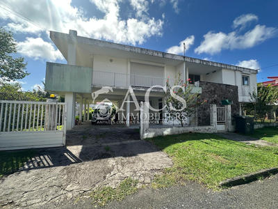 Maison - 220 m² - 6 pièces