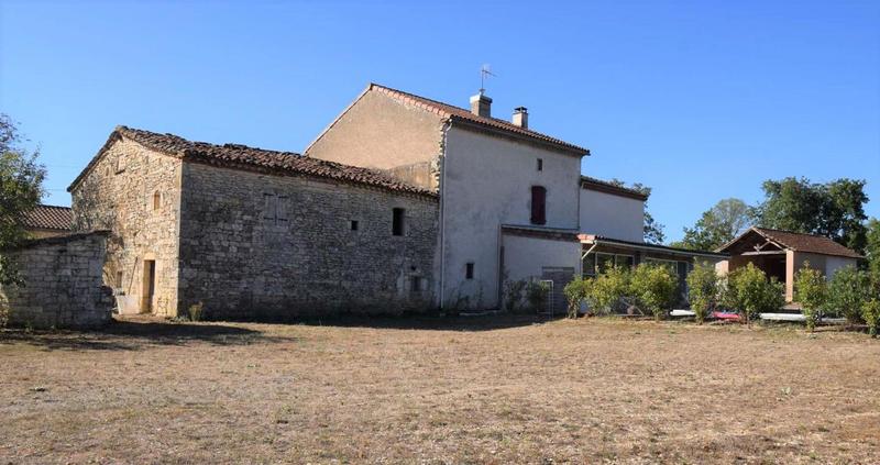 Corps de ferme - 800 m² - 8 pièces