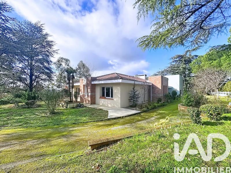 Maison - 222 m² - 5 pièces