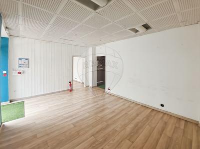 Local commercial - 54 m² - 4 pièces