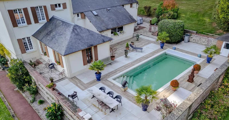 Demeure - 836 m² - 18 pièces