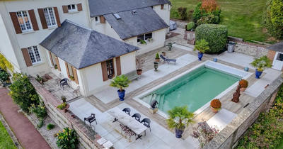 Demeure - 836 m² - 18 pièces