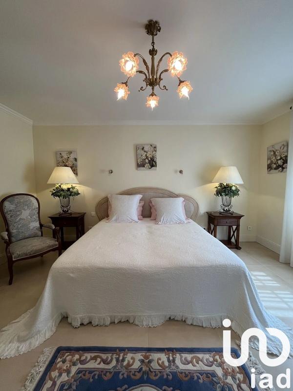 Maison - 260 m² - 10 pièces