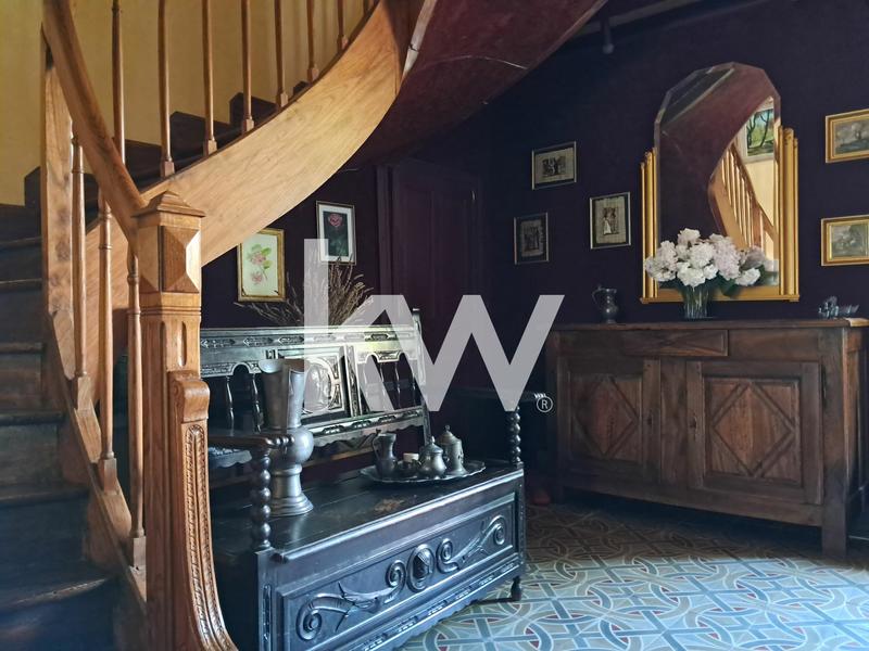 Maison - 381 m² - 10 pièces