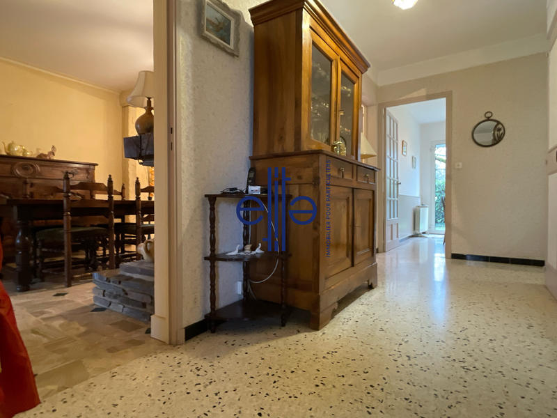 Maison - 230 m² - 8 pièces