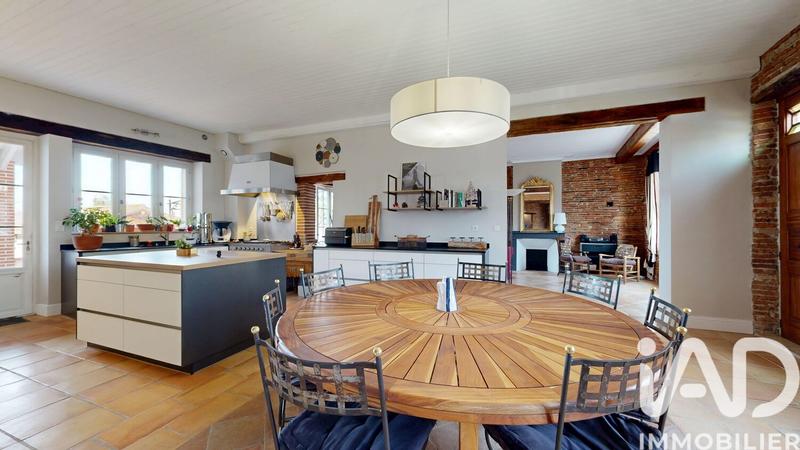 Maison - 300 m² - 13 pièces