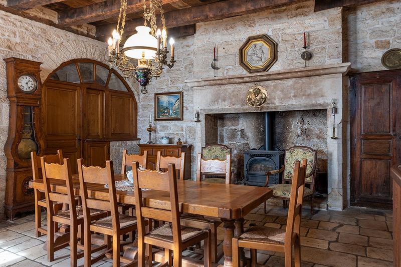 Maison - 317 m² - 12 pièces