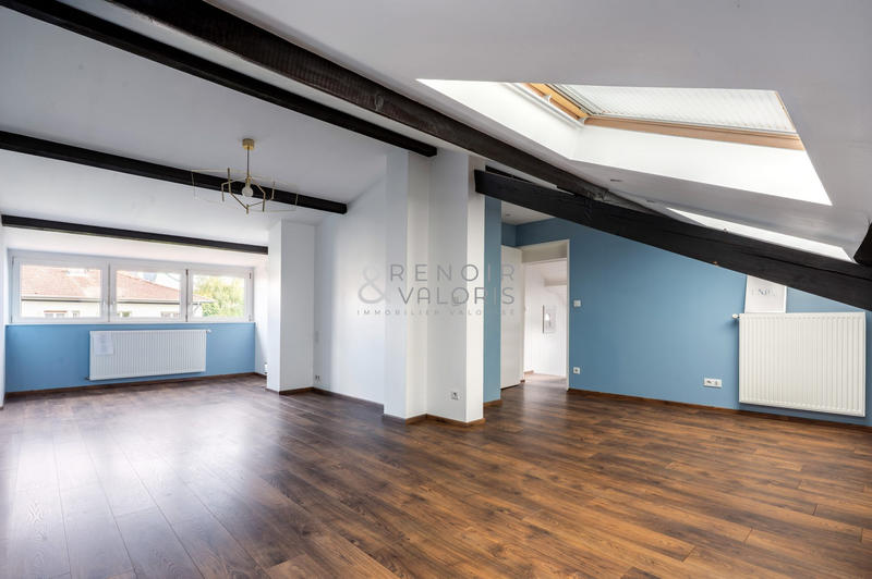 Maison - 168 m² - 9 pièces