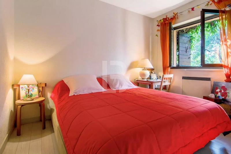 Propriété - 250 m² - 7 pièces