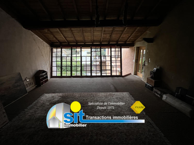 Maison - 230 m² - 8 pièces