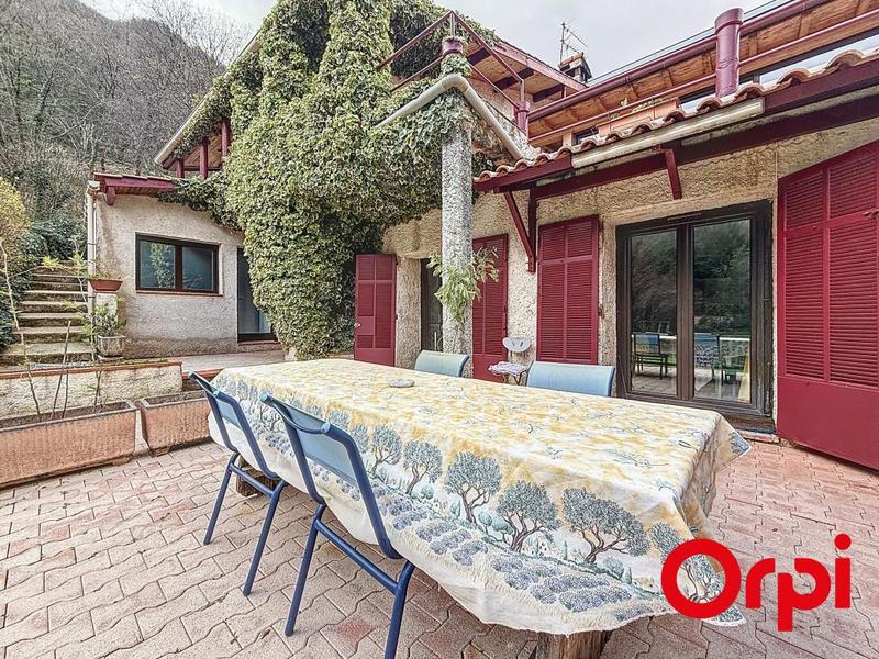 Maison - 198 m² - 8 pièces