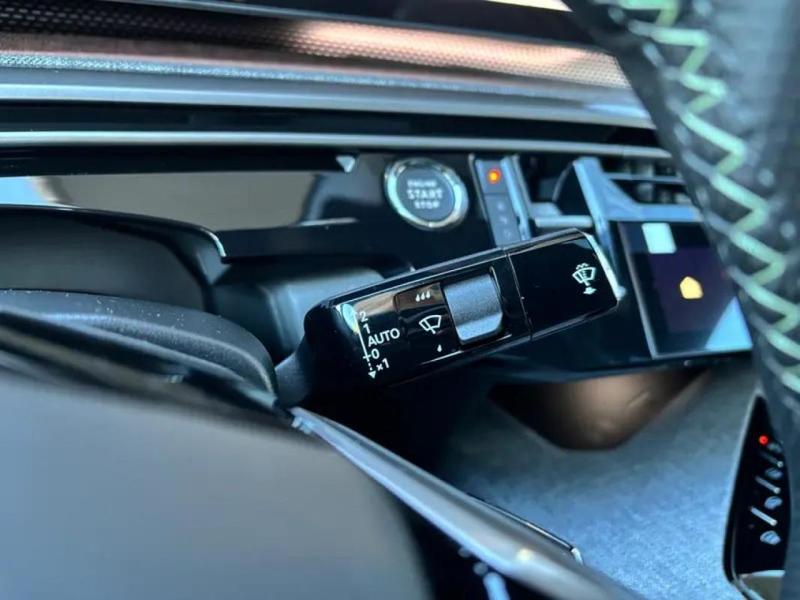 Peugeot 3008 Exclusive Hybrid 145 Dcs6 Toit Pano Audio Focal Camera Hd 360 Alcantara et Elec Pk Assist+