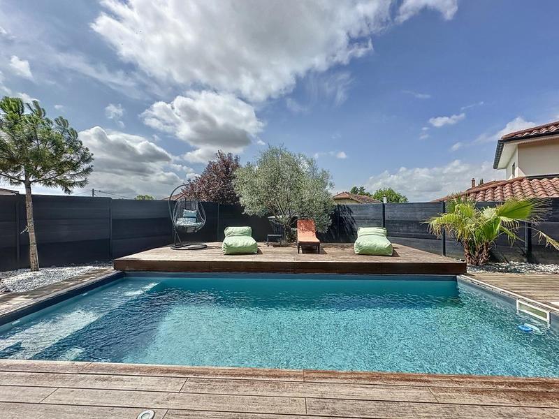 Maison - 140 m² - 5 pièces