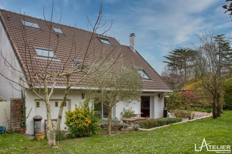 Maison - 225 m² - 8 pièces