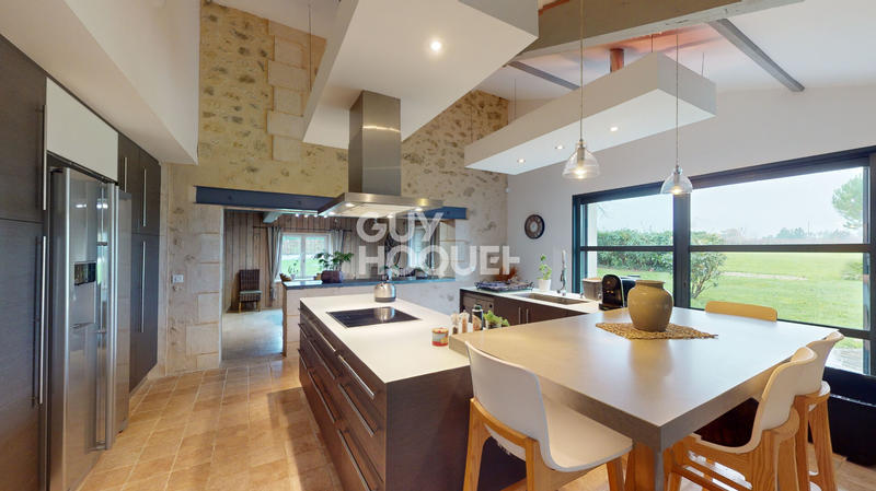 Maison - 230 m² - 5 pièces