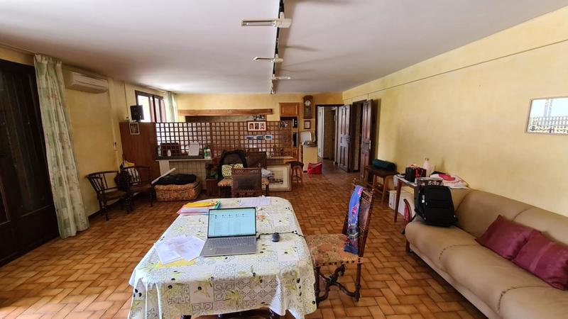 Maison - 300 m² - 12 pièces