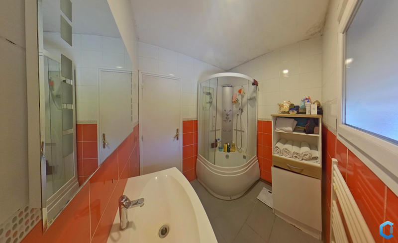 Maison - 90 m² - 5 pièces