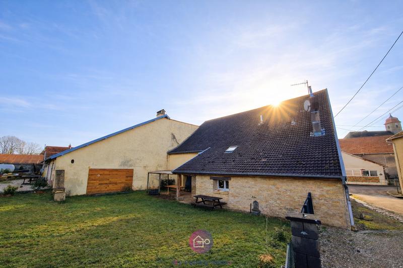 Maison - 168 m² - 9 pièces