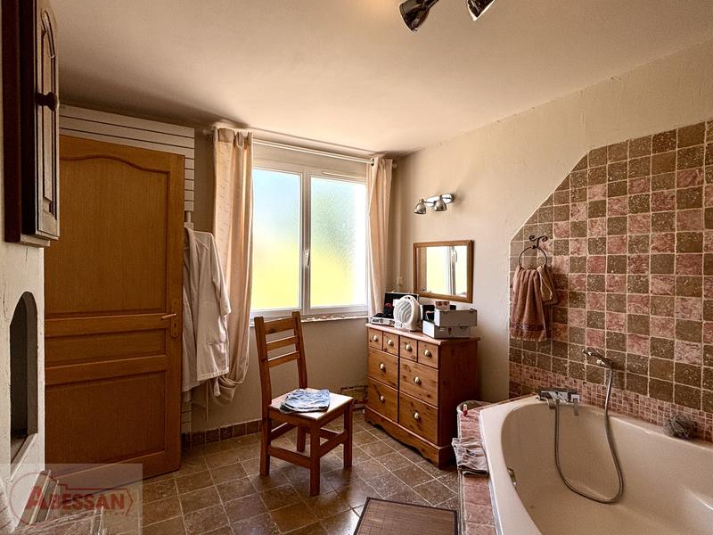 Maison - 220 m² - 7 pièces