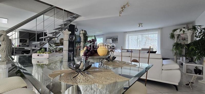 Maison - 232 m² - 6 pièces