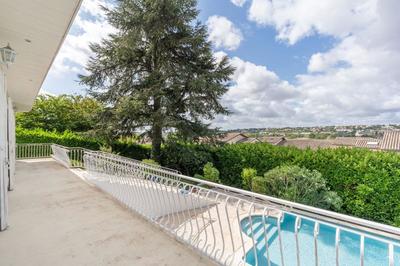 Maison - 250 m² - 8 pièces